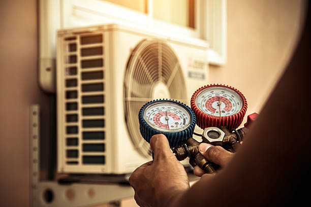 Professional Hvac technician working in Lake Worth, FL